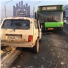 В Красноярске одна за другой произошли две аварии с автобусами 85 маршрута. Есть пострадавшие (видео)