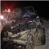 В Красноярском крае Range Rover врезался в КамАЗ и легковушку. Пострадали четверо