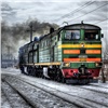 «Думал, что он стоит»: в Красноярском крае легковой автомобиль въехал под грузовой поезд