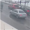 Неадекватный водитель брызнул беременной красноярке в глаза из газового баллончика и подрался с ее спутником (видео)