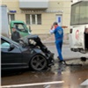 В центре Красноярска водитель «Мерседеса» на большой скорости протаранил автобус