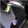 Иногородний водитель грузовика нарушил правила и пытался подкупить красноярских гаишников (видео)