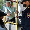 В Красноярске пассажиров автобусов без масок начали штрафовать