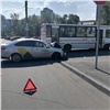 В Красноярске столкнулись автобус и такси: пострадал ребенок и три женщины (видео)