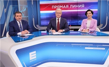 «Проблемы экономики, строительство метро и поддержка участников СВО»: о чем спрашивали Александра Усса на прямой линии-2022