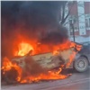Иномарка загорелась в центре Красноярска (видео)