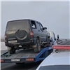 На трассе в Красноярском крае водитель чуть не задохнулся в заполненной газом новой машине 
