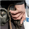 Полицейские со стрельбой задержали автоугонщика на юге Красноярского края (видео)