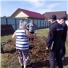 В Минусинском районе поджигательница травы напала на пожарного (видео)