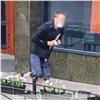 «Схватил и побежал»: красноярский рецидивист украл украшений на 500 тысяч из-за невнимательности продавца (видео)