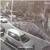 Красноярец обиделся на незнакомку и швырнул бетонную глыбу в ее автомобиль (видео)