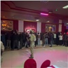 В Красноярске 7 мигрантов-нарушителей депортируют после рейда в кафе в Октябрьском районе (видео)