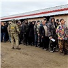 Мигрантов-нарушителей нашли на деревообрабатывающем предприятии в Енисейском районе (видео)