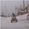 В Лесосибирске 10-летний мальчик поехал на квадроцикле к другу и попался полиции (видео)