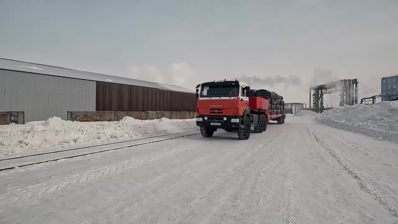 Груз норильск. Зимник. По зимнику в Норильск. Зимник новый Уренгой Ванкор. Зимник в новом Уренгое.