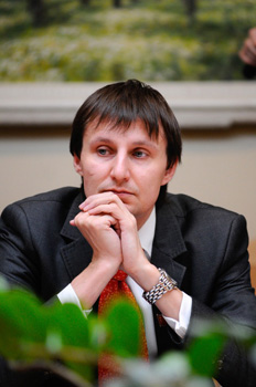 Александр Глисков вынудил хозяйственников поставить «Жилфонду» «тройку»